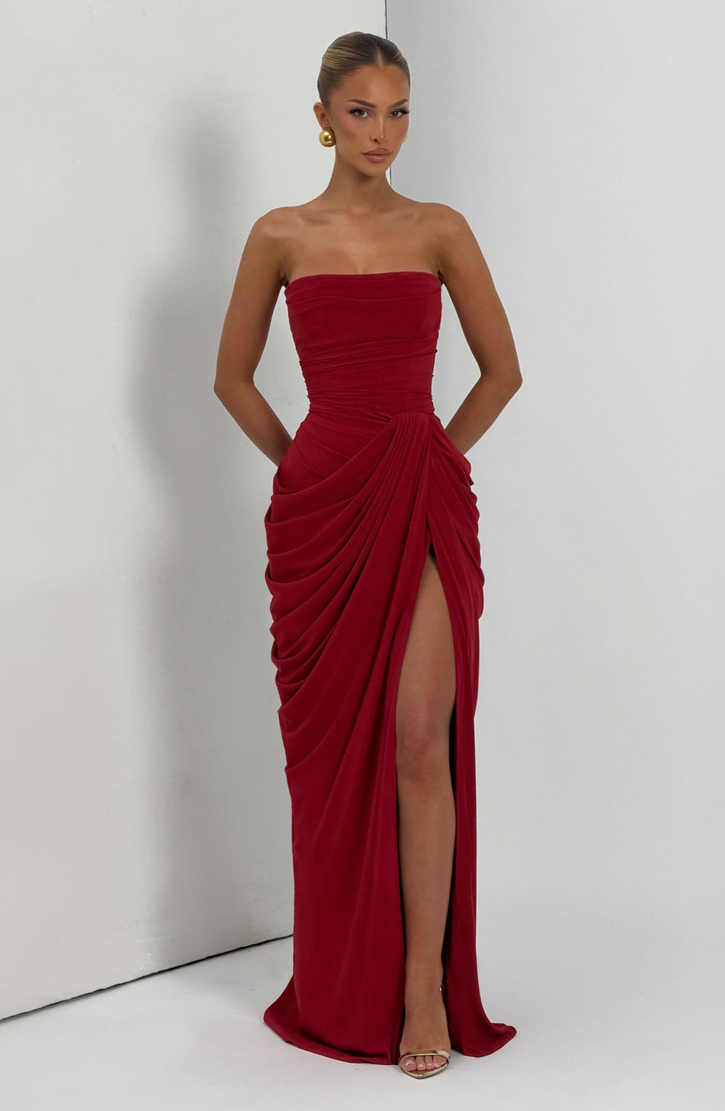 VALENTINA | Elegantes trägerloses Maxi Kleid – Tiefrot
