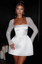 CELINA | Elegantes Satin Mini Kleid mit verzierten Ärmeln – Ivory
