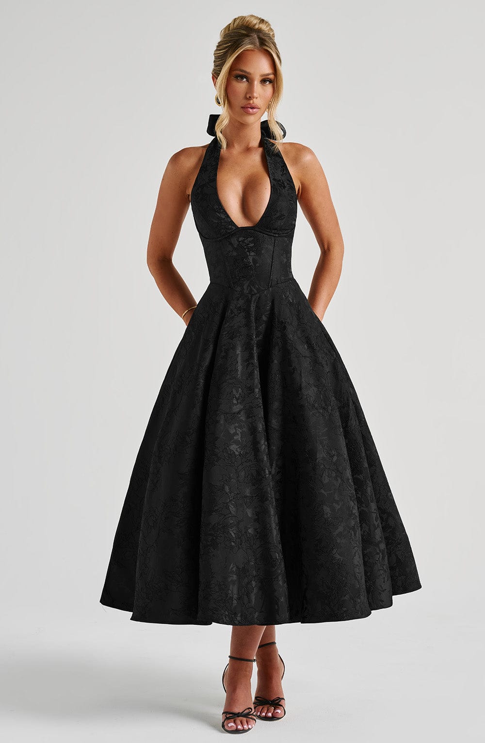 CELESTE | Elegantes Midi Kleid mit Halterneck – Schwarz