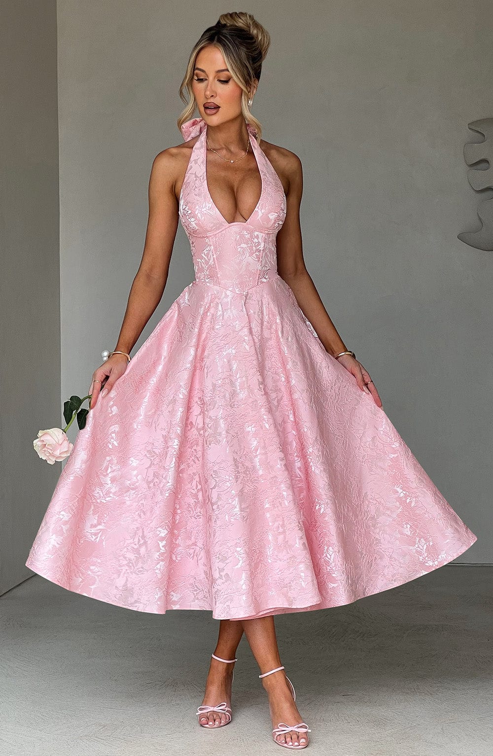 EVELINA | Elegantes Midi Kleid mit floraler Jacquard-Struktur – Blush