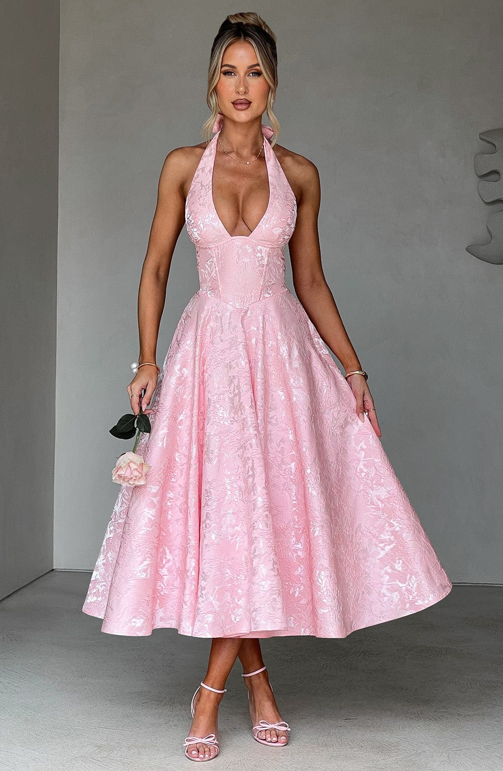 EVELINA | Elegantes Midi Kleid mit floraler Jacquard-Struktur – Blush