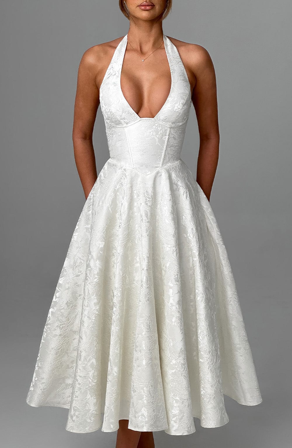 EVELINA | Elegantes Midi Kleid mit floraler Jacquard-Struktur – Ivory