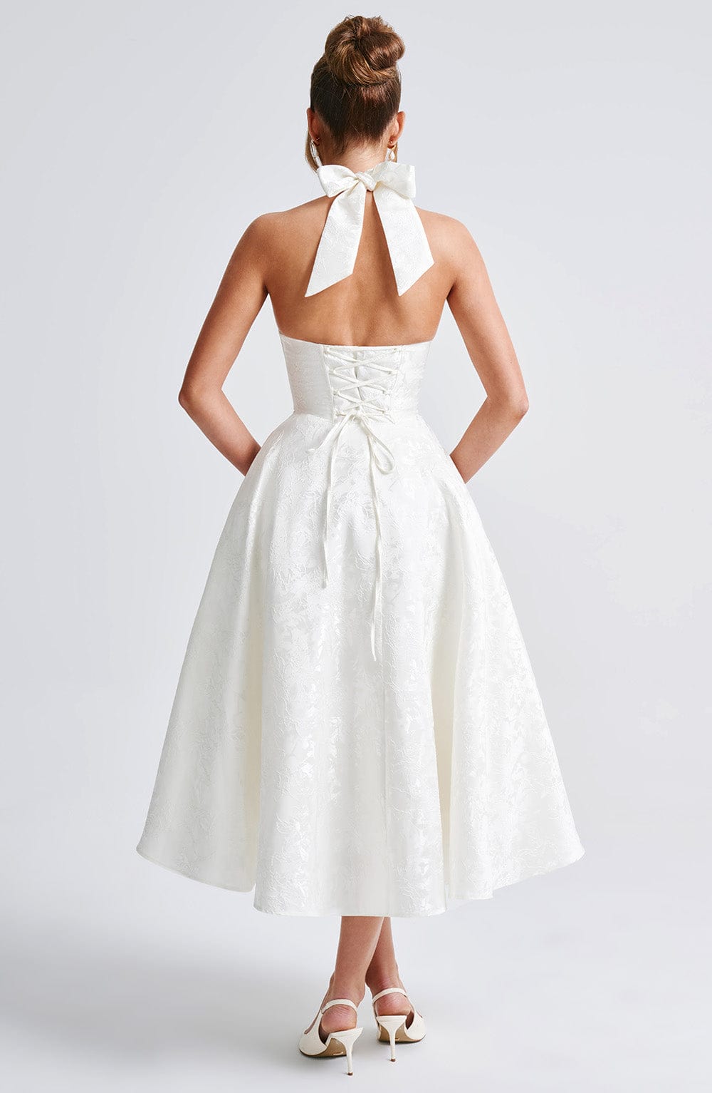 EVELINA | Elegantes Midi Kleid mit floraler Jacquard-Struktur – Ivory