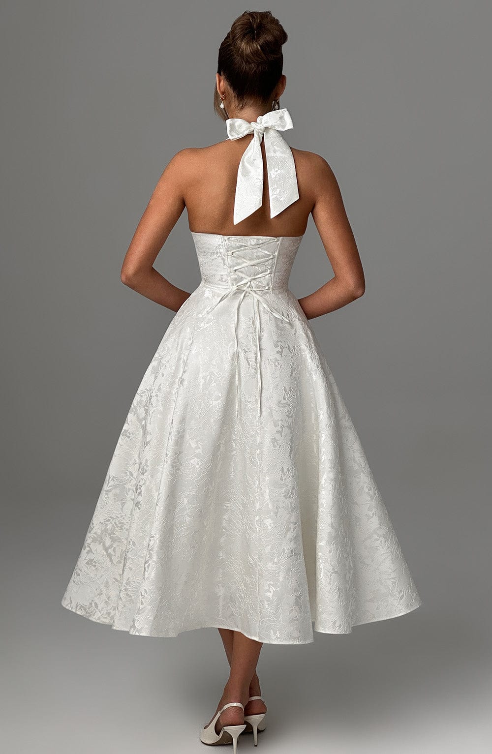 EVELINA | Elegantes Midi Kleid mit floraler Jacquard-Struktur – Ivory