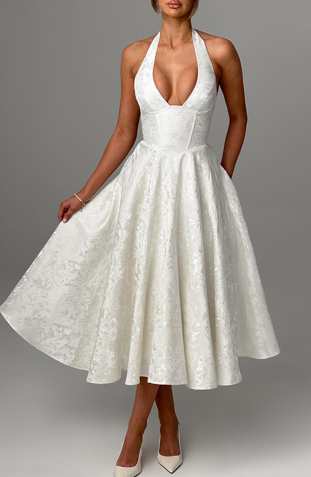 EVELINA | Elegantes Midi Kleid mit floraler Jacquard-Struktur – Ivory