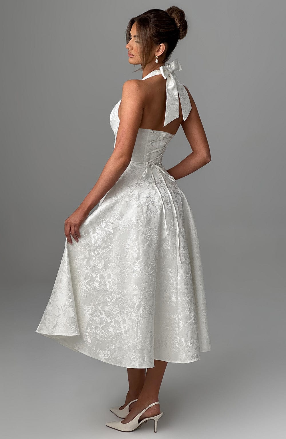 EVELINA | Elegantes Midi Kleid mit floraler Jacquard-Struktur – Ivory