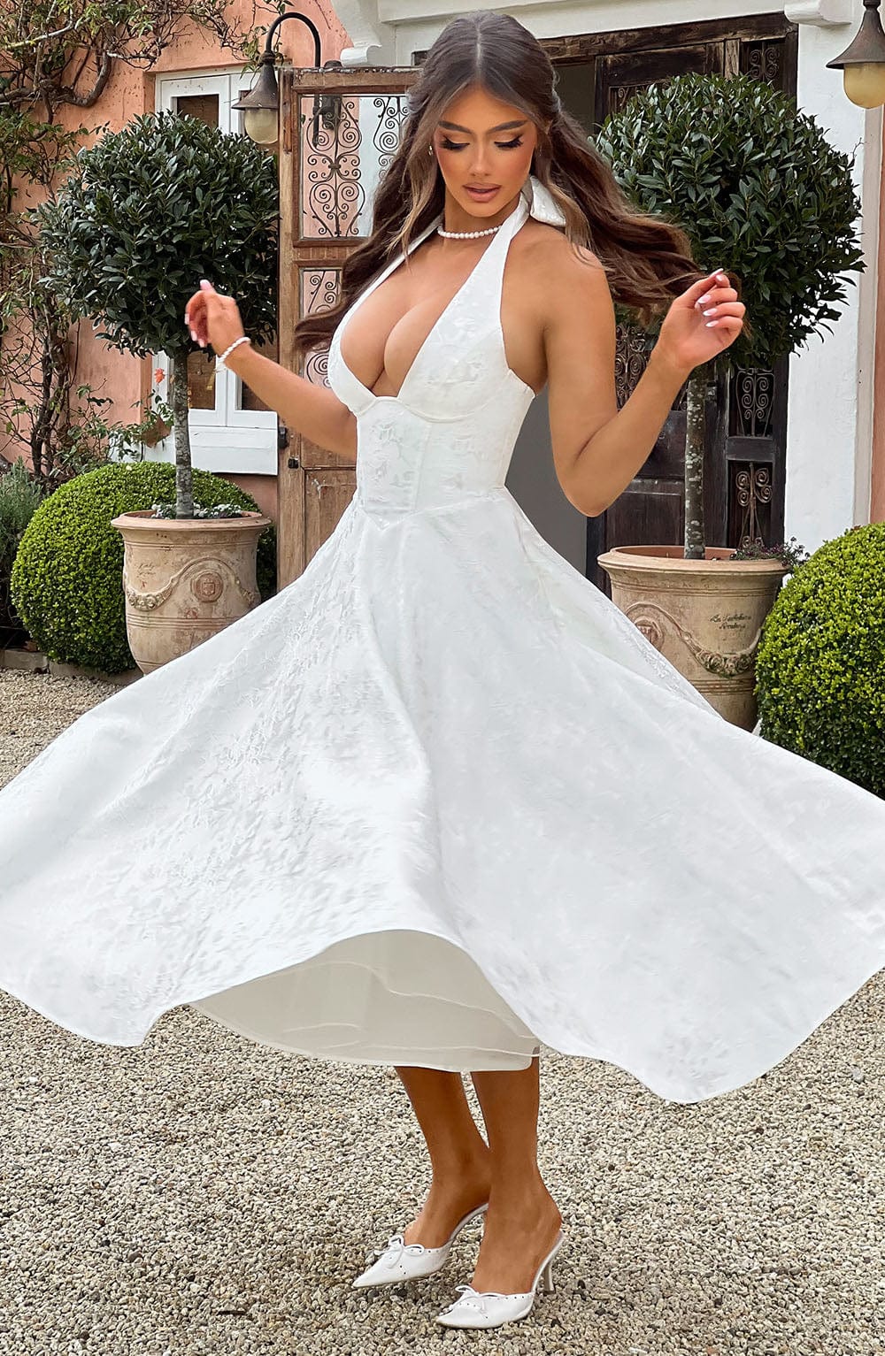EVELINA | Elegantes Midi Kleid mit floraler Jacquard-Struktur – Ivory