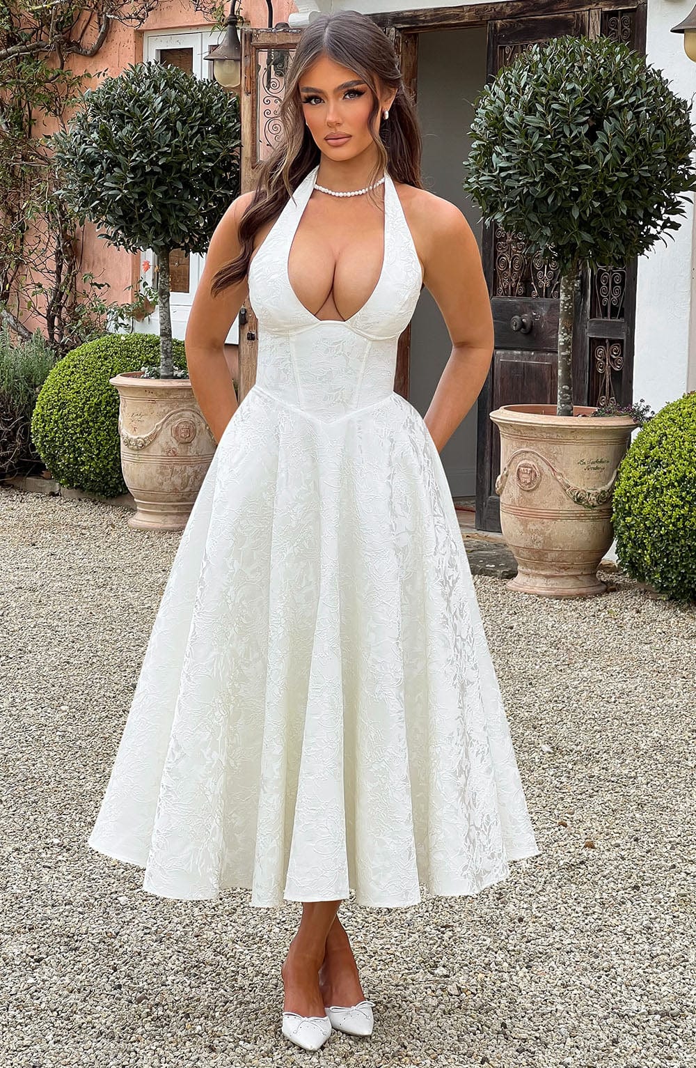 EVELINA | Elegantes Midi Kleid mit floraler Jacquard-Struktur – Ivory