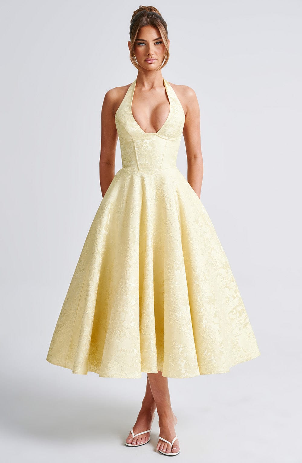 EVELINA | Elegantes Midi Kleid mit floraler Jacquard-Struktur – Lemon