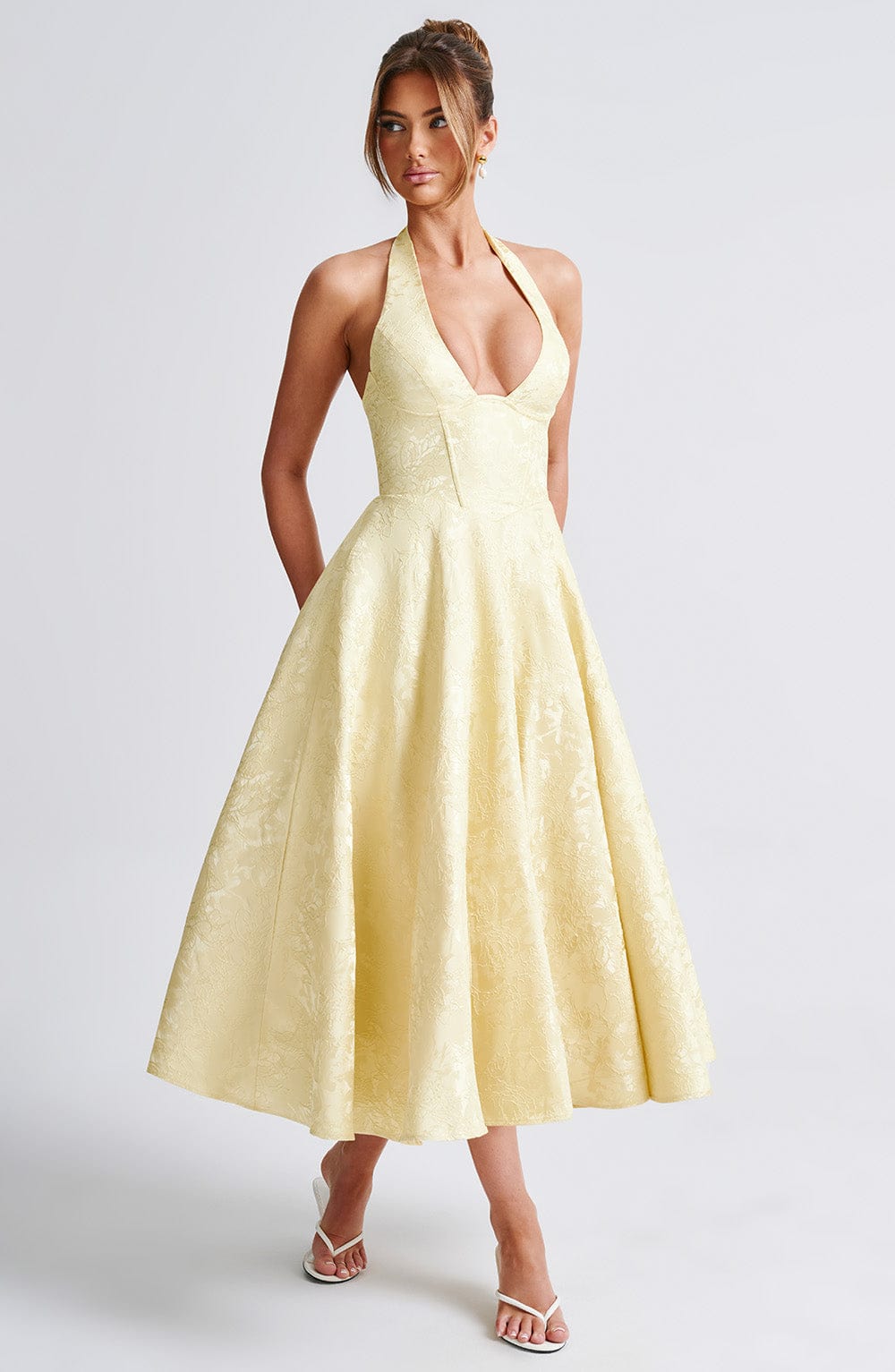 EVELINA | Elegantes Midi Kleid mit floraler Jacquard-Struktur – Lemon