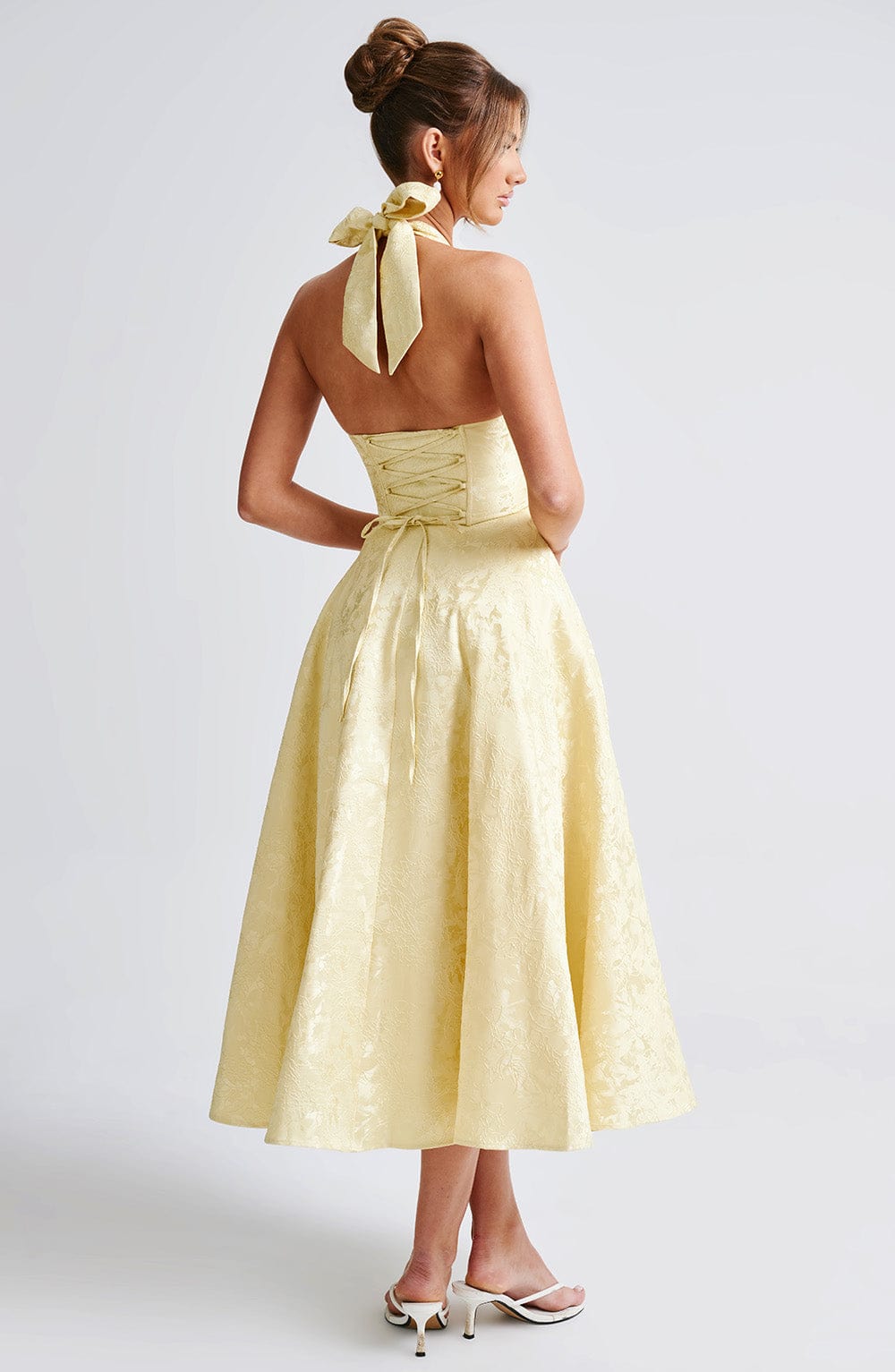 EVELINA | Elegantes Midi Kleid mit floraler Jacquard-Struktur – Lemon
