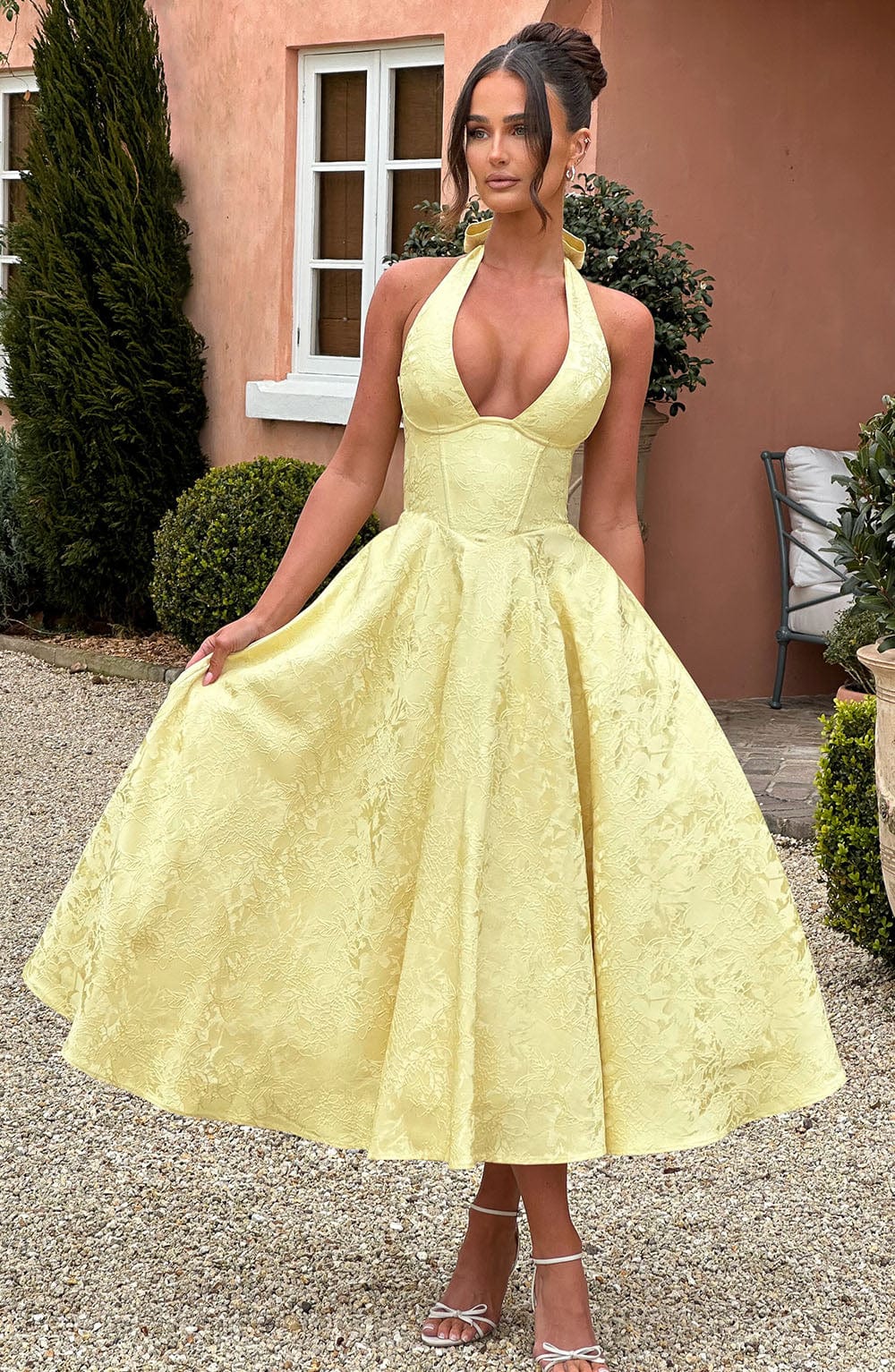 EVELINA | Elegantes Midi Kleid mit floraler Jacquard-Struktur – Lemon