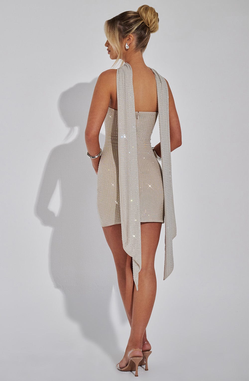NOÉLINE | Elegantes Strass-Minikleid – Silber/Nude