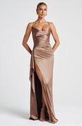 VIVIENNE | Elegantes Satin-Maxikleid – Pflaumenbraun