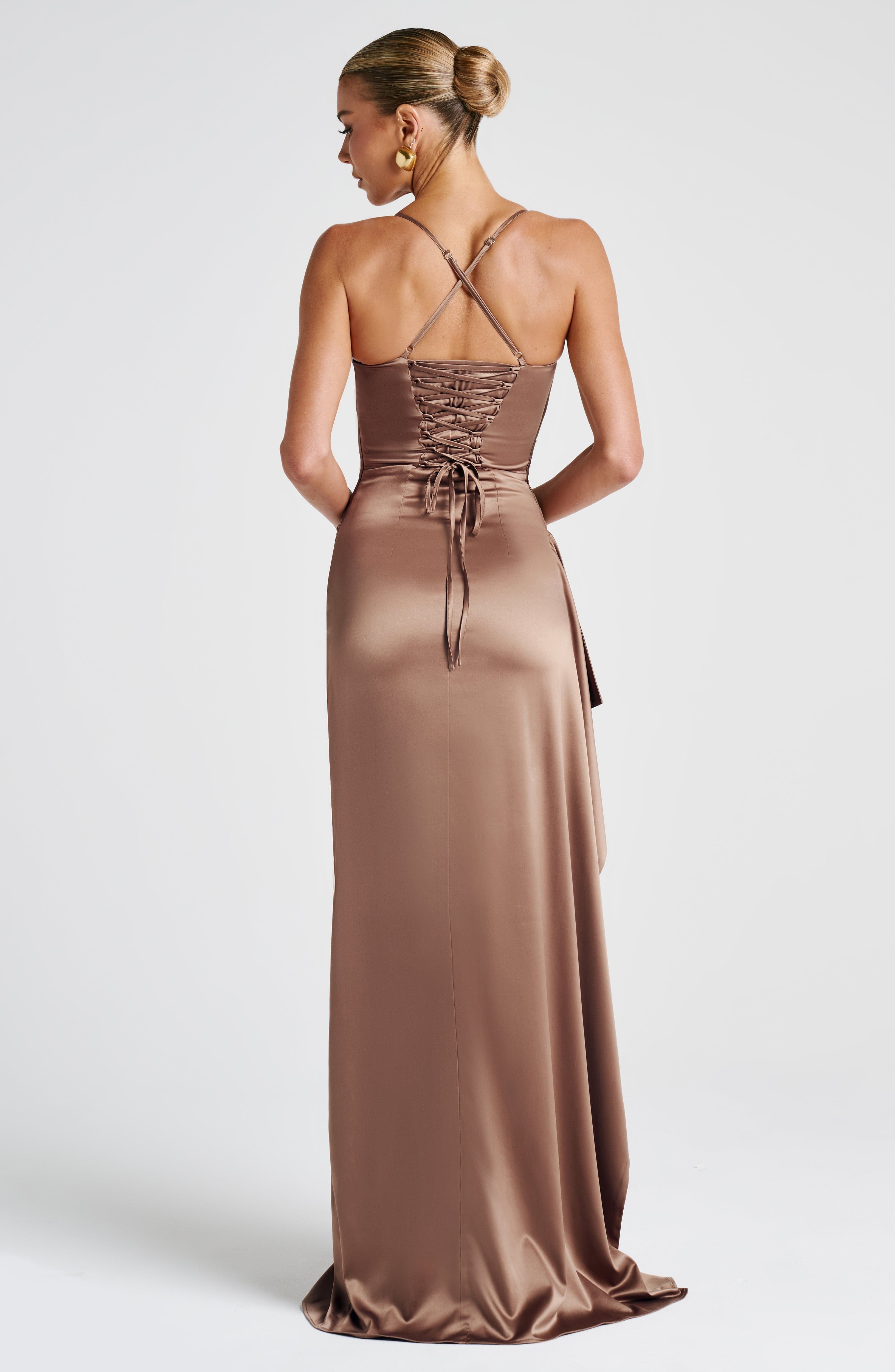 VIVIENNE | Elegantes Satin-Maxikleid – Pflaumenbraun