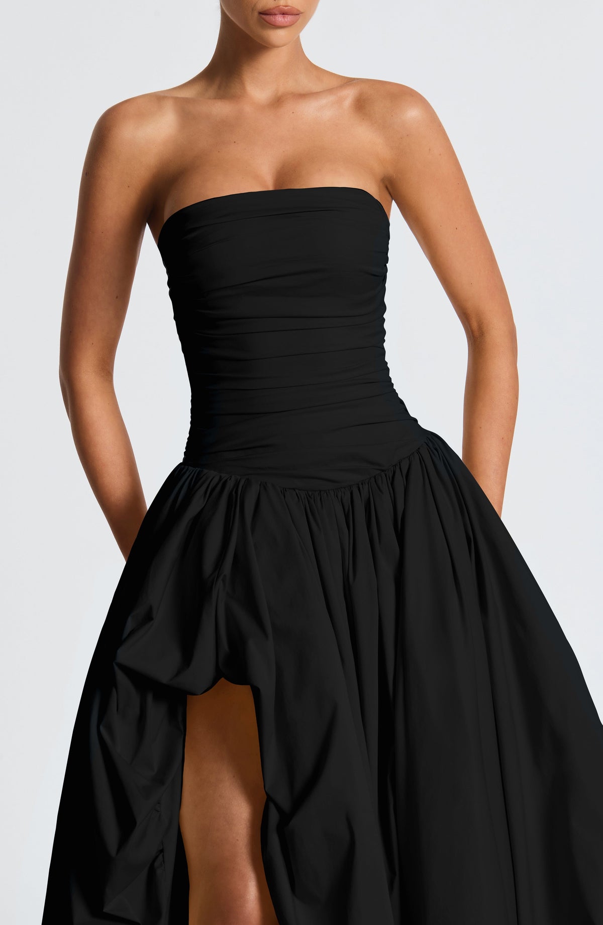 ÉLOÏSE | Elegantes Maxi Kleid mit Puffrock – Schwarz