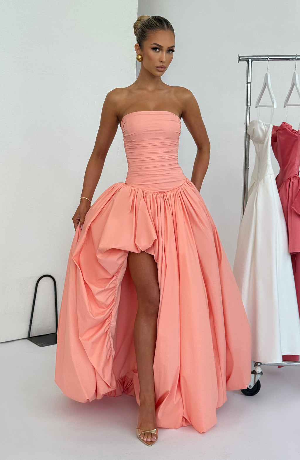 ÉLOÏSE | Elegantes Maxi Kleid mit Puffrock – Peach