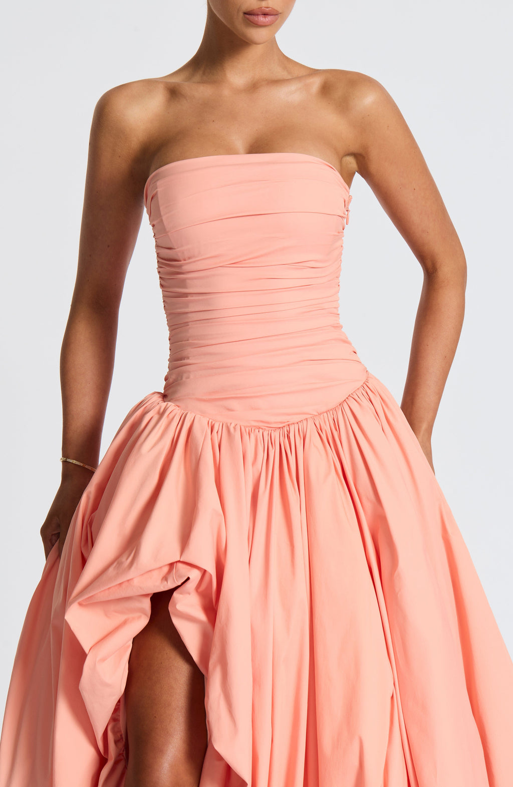 ÉLOÏSE | Elegantes Maxi Kleid mit Puffrock – Peach