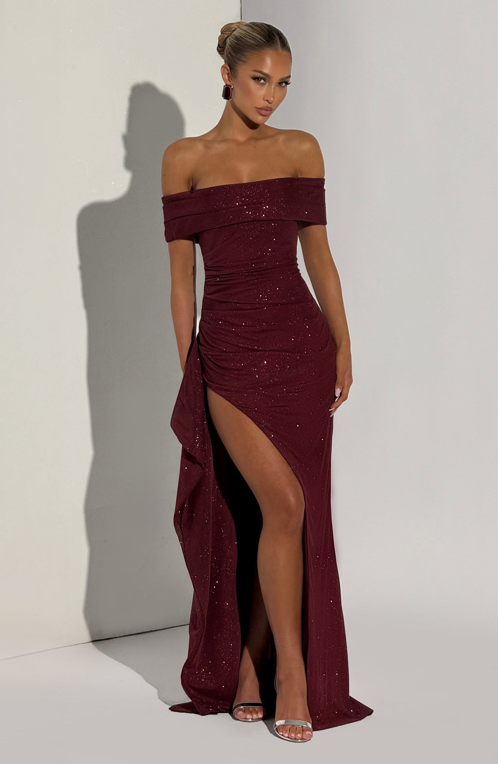 AURÉLIE | Elegantes Glitzer-Maxikleid – Wine Sparkle