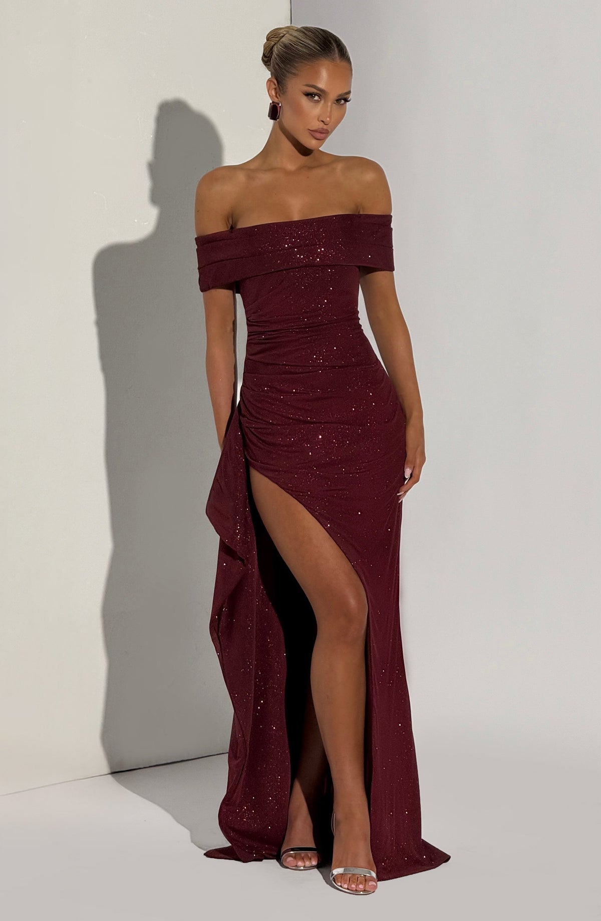 AURÉLIE | Elegantes Glitzer-Maxikleid – Wine Sparkle