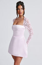 LILIANA | Elegantes Satin Mini Kleid mit Spitzenärmeln – Blush