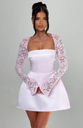 LILIANA | Elegantes Satin Mini Kleid mit Spitzenärmeln – Blush