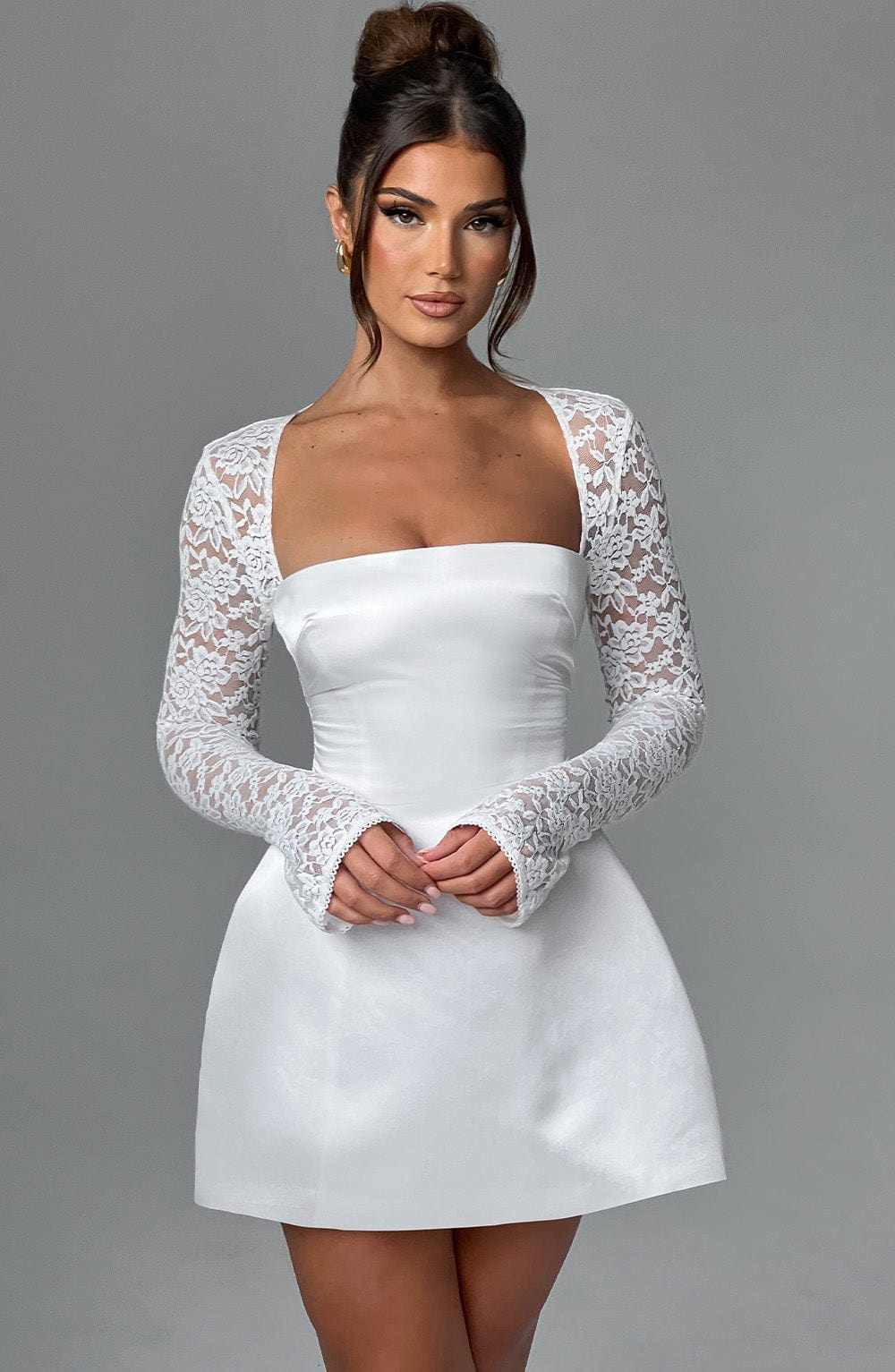 LILIANA | Elegantes Satin Mini Kleid mit Spitzenärmeln – Ivory