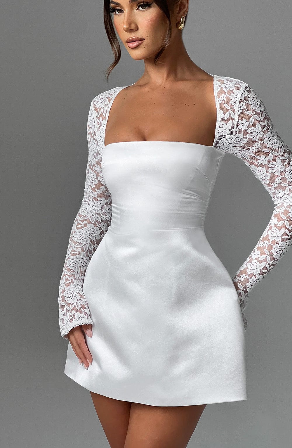 LILIANA | Elegantes Satin Mini Kleid mit Spitzenärmeln – Ivory