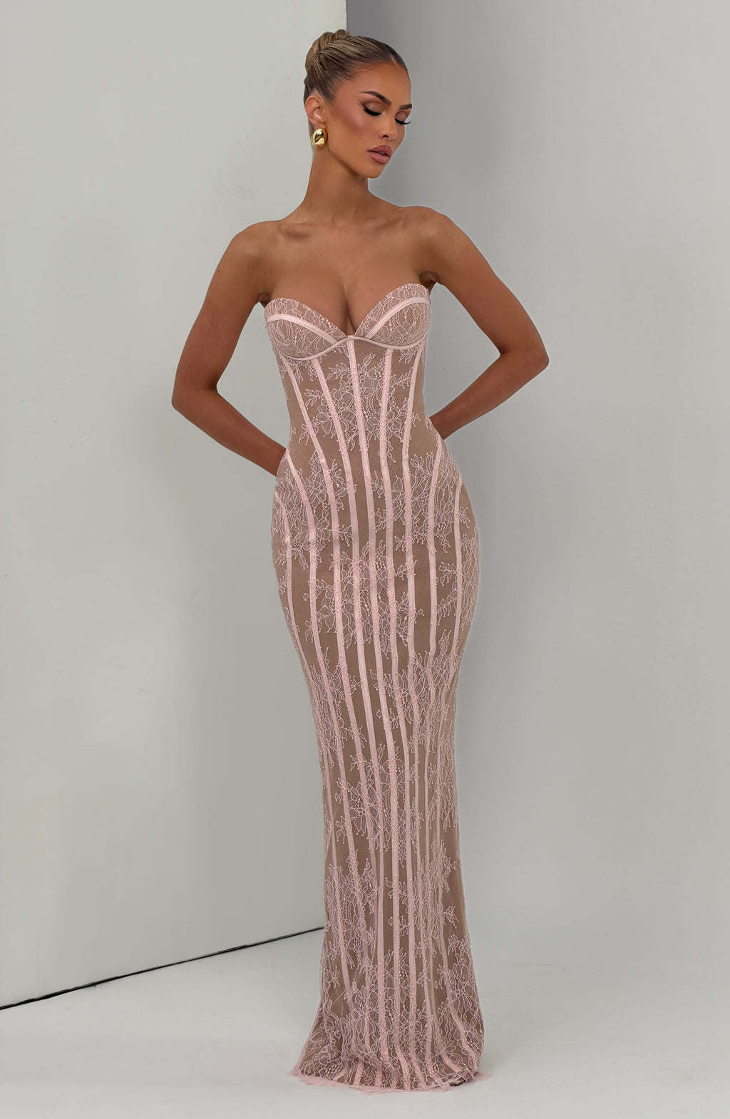 ANASTASIA | Elegantes Spitzen-Maxikleid – Blush