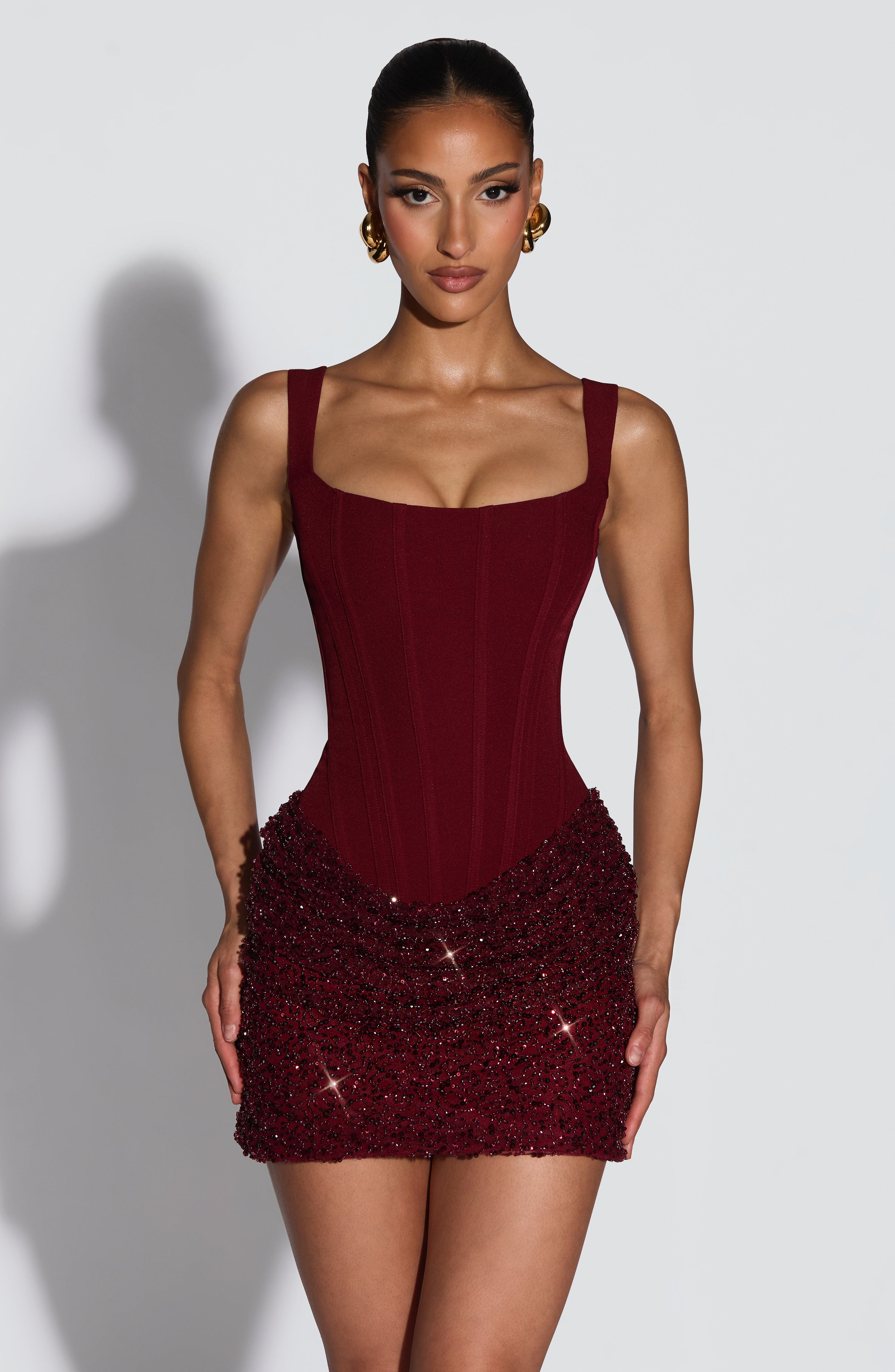 COLETTE | Elegantes Mini Kleid mit verziertem Tüllrock – Burgunderrot
